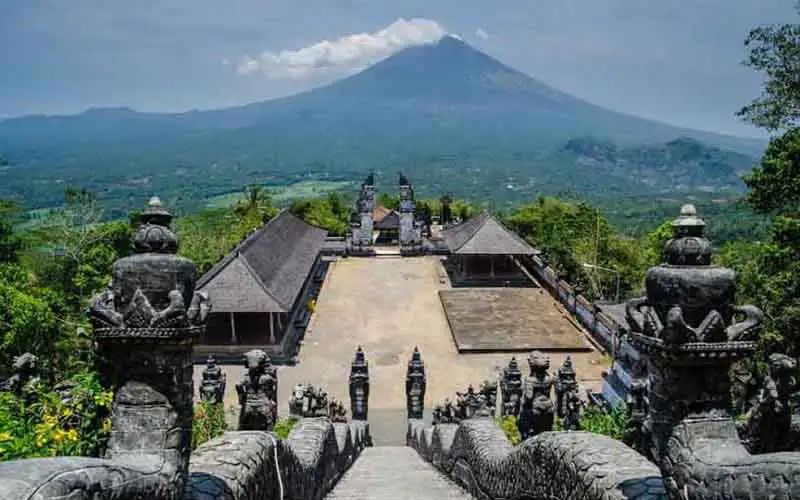 bali lempuyang temple